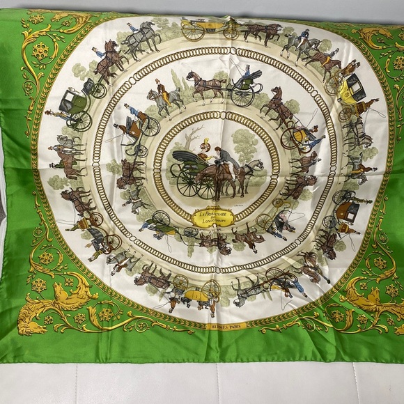 Authentic HERMES "LA PROMENADE DE LONGCHAMPS" Green 100% Silk Scarf - Picture 5 of 13